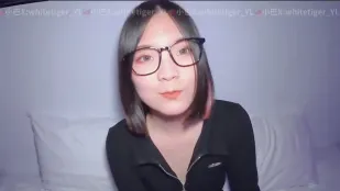 曾强把我干得好粗暴我的身体完全无法抵抗 小巴