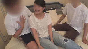[无码版/破解]FC2PPV-935904 原本要玩3P结果却变成4P