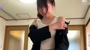 FC2PPV-4923676 娇小人妻熟睡被后插惨遭射爆
