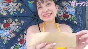 FC2PPV-4685185 少女夏日海滩首穿比基尼激战遭射