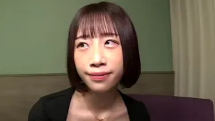 FC2PPV-4963391 刚入职羞涩美少女狂舔双射失身