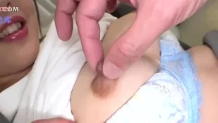 FC2PPV-4789533 细身女蒙眼镜后狂喷爱液高潮