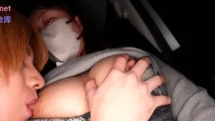 FC2PPV-4944652 爆乳人妻车中舔嫩弟诱内射