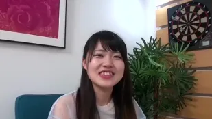 FC2PPV-1563953 黑发美腿兼职生首拍狂射