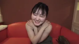 FC2PPV-1720351 在大公司上班的严肃清纯女孩