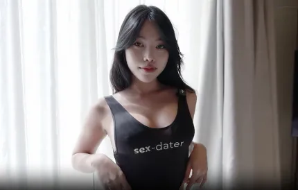 紧身黑衣越南骚货被干到翻白眼